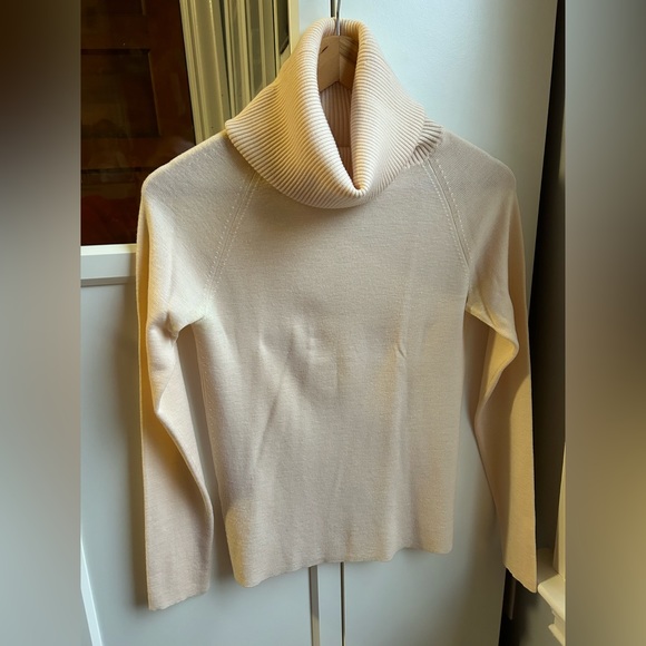 Ann Taylor cream ribbed turtle neck sweater size small S - Picture 1 of 3